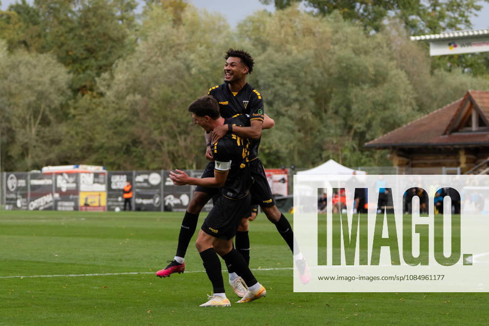 Soccer 3rd Division, VfB Stuttgart U23 vs. Alemannia Aachen, from left: Alemannia Aachen celebrates after Danilo Wiebe s 1-0 goal in the 28th minute, Alemannia Aachen vs. Großaspach
