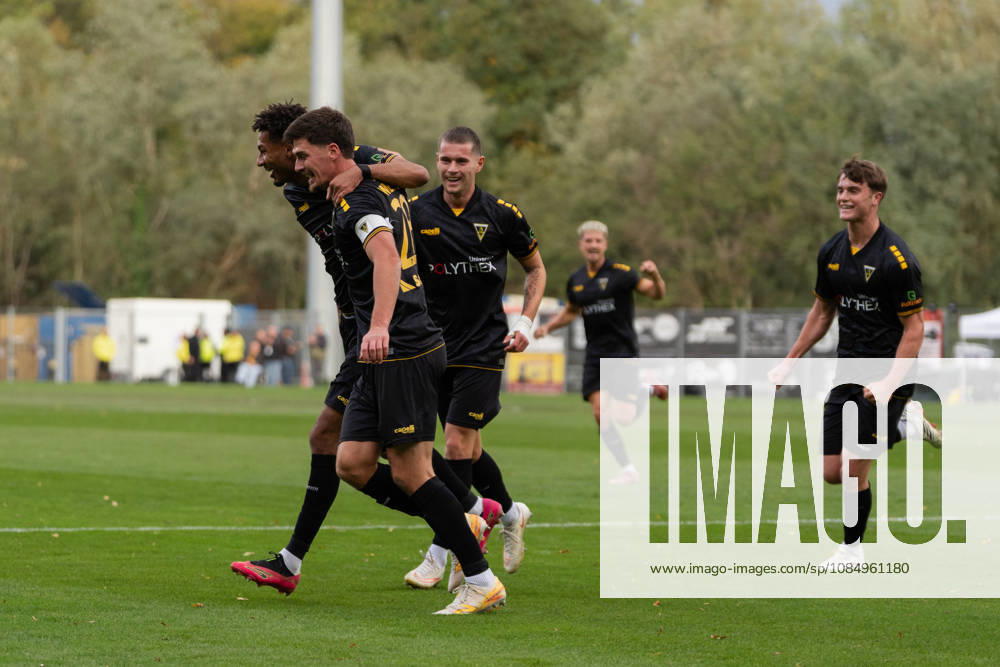 Soccer 3rd Division, VfB Stuttgart U23 vs. Alemannia Aachen, from left: Alemannia Aachen celebrates after Danilo Wiebe s 1-0 goal in the 28th minute, Alemannia Aachen vs. Großaspach