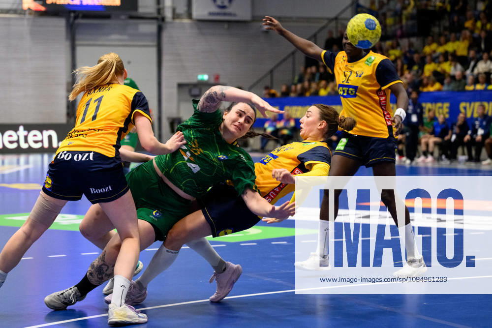 Handball, International Friendly, Sweden vs. Brazil, October 24, 2024: Marcela Arouinian of Brazil and Olivia Löfqvist of Sweden during the international friendly handball match between Sweden and Brazil on October 24, 2026 in Jönköping. Photo by Carl Sandin, BILDBYRÅN, code CS CS0996. handball, Swedish national handball team, Sweden, Brazil, women s handball