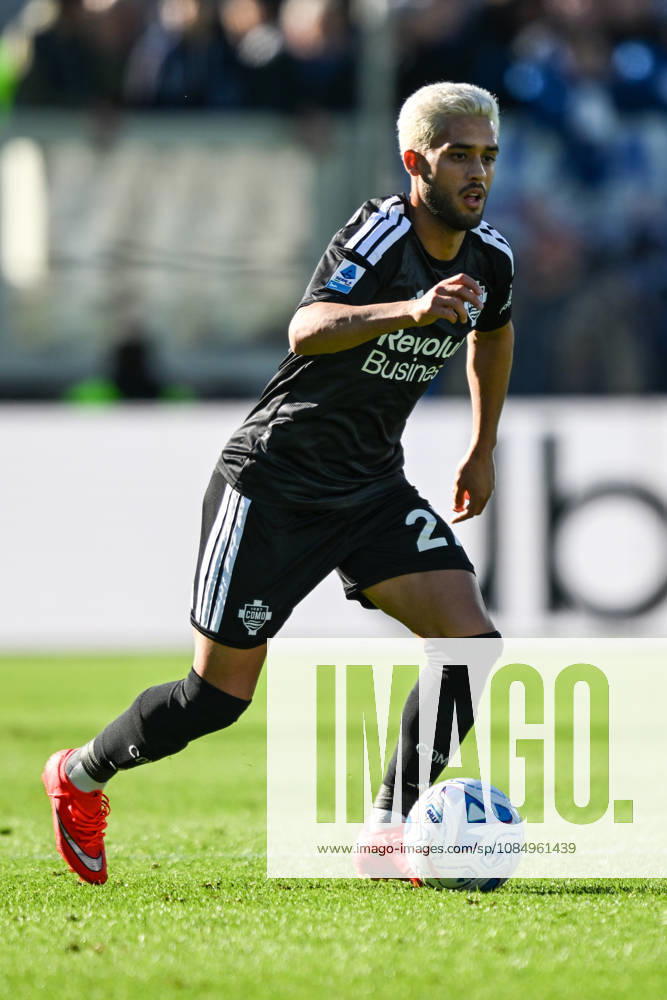 Yan Couto of Calcio Como in action during the Serie A soccer match between Como Calcio and Sassuolo FC at the Giuseppe Sinigaglia stadium in Como, north Italy - October 24, 2026 - Soccer.