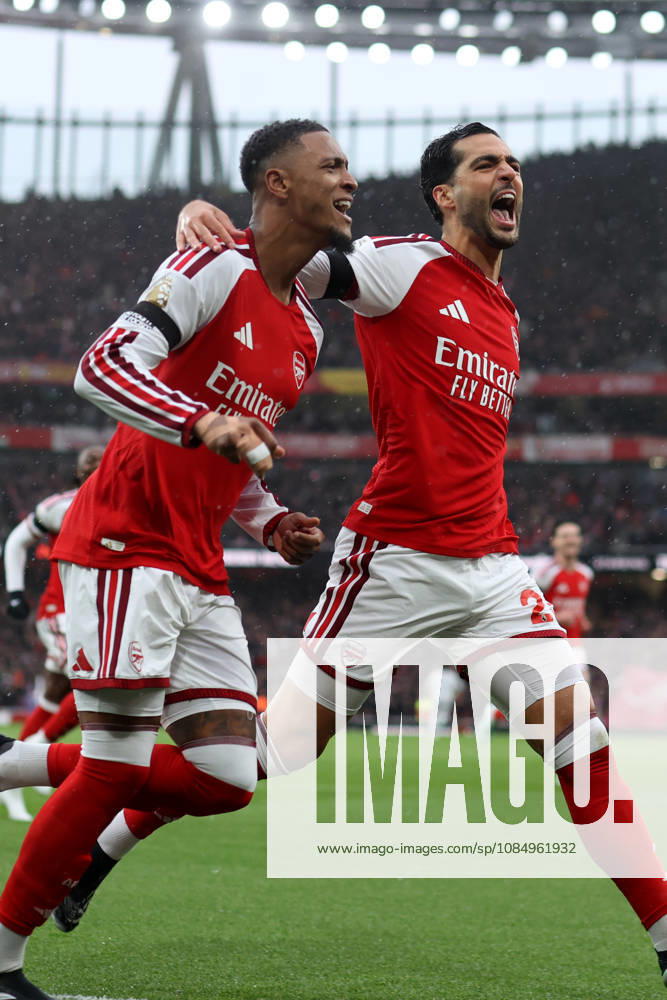 Arsenal FC gegen Everton – Premier League 2026 27 – LONDON, ENGLAND 24. OKTOBER Ezri Konsa von Arsenal feiert gemeinsam mit Mikel Merino von Arsenal das erste Tor während des Premier-League-Spiels 2026 27 zwischen dem FC Arsenal und Everton im Emirates Stadium am 24. Oktober 2026 in London, Vereinigtes Königreich. Foto: Mark Leech, Offside, Offside via Getty Images, London, England, Vereinigtes Königreich