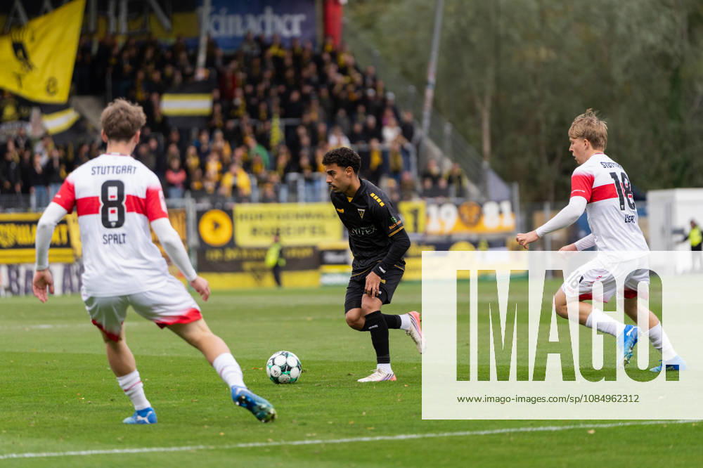 Soccer 3rd Division, VfB Stuttgart U23 vs. Alemannia Aachen, Mehdi Loune dribbling, 10, Alemannia Aachen vs. Großaspach