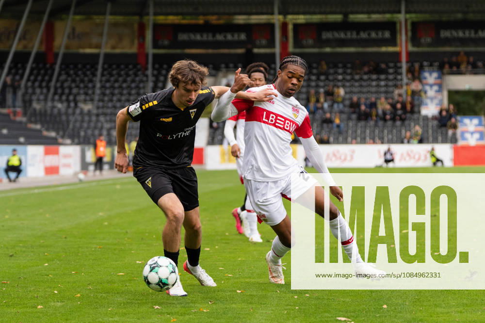 Soccer 3rd Division, VfB Stuttgart U23 vs. Alemannia Aachen, from left: Louis Köster 8, Alemannia Aachen in a tackle with Joyeux Masanka Bungi 24, VfB Stuttgart II vs. Großaspach