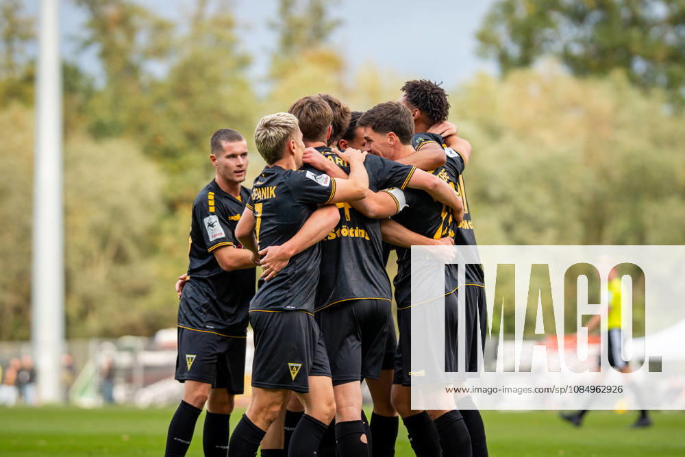 The team celebrates the 0-1 goal by Danilo Wiebe, Alemannia Aachen, 28 VfB Stuttgart II vs. TSV Alemannia Aachen, soccer, 3rd Division, Matchday 11, 2026–2027 season, October 24, 2026 DFB regulations prohibit any use of photographs as image sequences and or quasi-video VfB Stuttgart II vs. TSV Alemannia Aachen, soccer, 3rd Division, Matchday 11, 2026–2027 season, October 24, 2026, Aspach