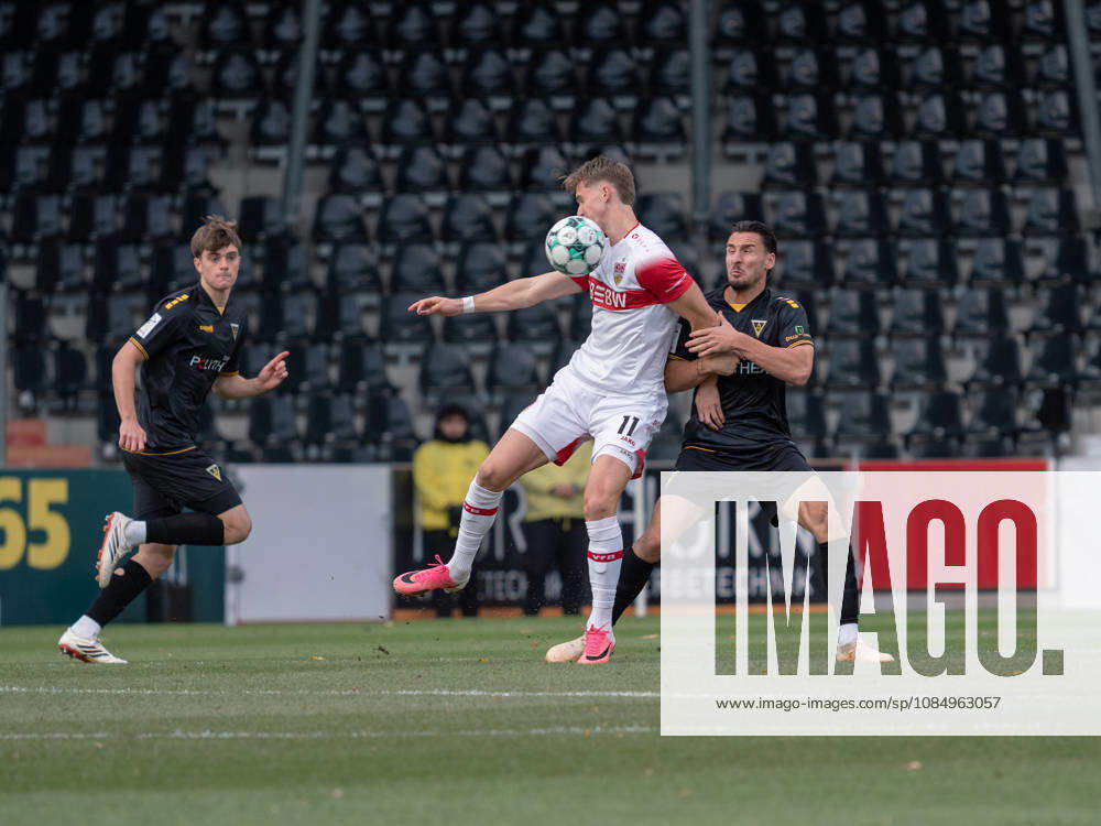 Tackle: Oliver Roelke (VfB Stuttgart II, 11) holds off Petros Bagkalianis (TSV Alemannia Aachen, 02) to keep possession; ball retention, shielding, ball control, physical play, dynamism, offensive play; GER, soccer, VfB Stuttgart II vs. Alemannia Aachen, 3rd Division, Matchday 11, Aspach, 2026–2027 season, October 24, 2026 GER, soccer, VfB Stuttgart II vs. Alemannia Aachen, 3. Liga, Matchday 11, Aspach, 2026–2027 season, October 24, 2026 Aspach