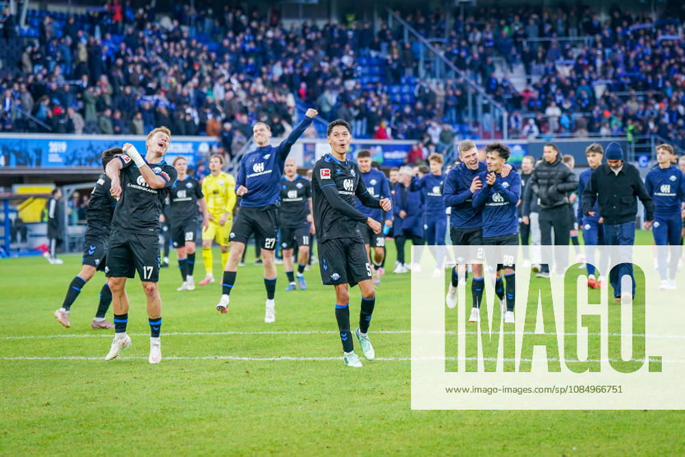 German Soccer Bundesliga 2026–2027, Matchday 7: SC Paderborn vs. Hamburger SV at Home Deluxe Arena, Paderborn—Joy, Emotions, celebration following the 1–0 victory by Rayan Philippe (Paderborn 9), Laurin Curda (Paderborn 17), Santiago Castaneda (Paderborn 5), Laurin Ulrich (Paderborn 28), Tom Baack (Paderborn 6), Steffen Tigges (Paderborn 27), and the team
