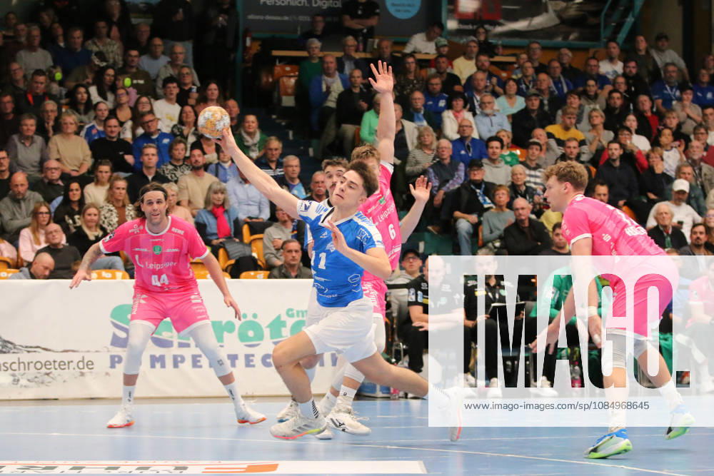 Men s Handball 2026–2027, 2nd Division, Matchday 9: Dessau Roßlauer HV 06 vs. SC DHfK Leipzig at Anhalt Arena, Dessau; Alen Hadzimuhamedovic, Dessau, 11, wearing blue as he shoots the ball Dessau-Roßlau Saxony-Anhalt Germany