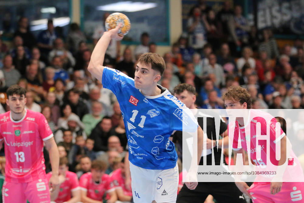 Men s Handball 2026–2027, 2nd Division, Matchday 9: Dessau Roßlauer HV 06 vs. SC DHfK Leipzig, Anhalt Arena, Dessau, Alen Hadzimuhamedovic, Dessau, 11, in blue during a penalty throw Dessau Roßlau Saxony-Anhalt Germany