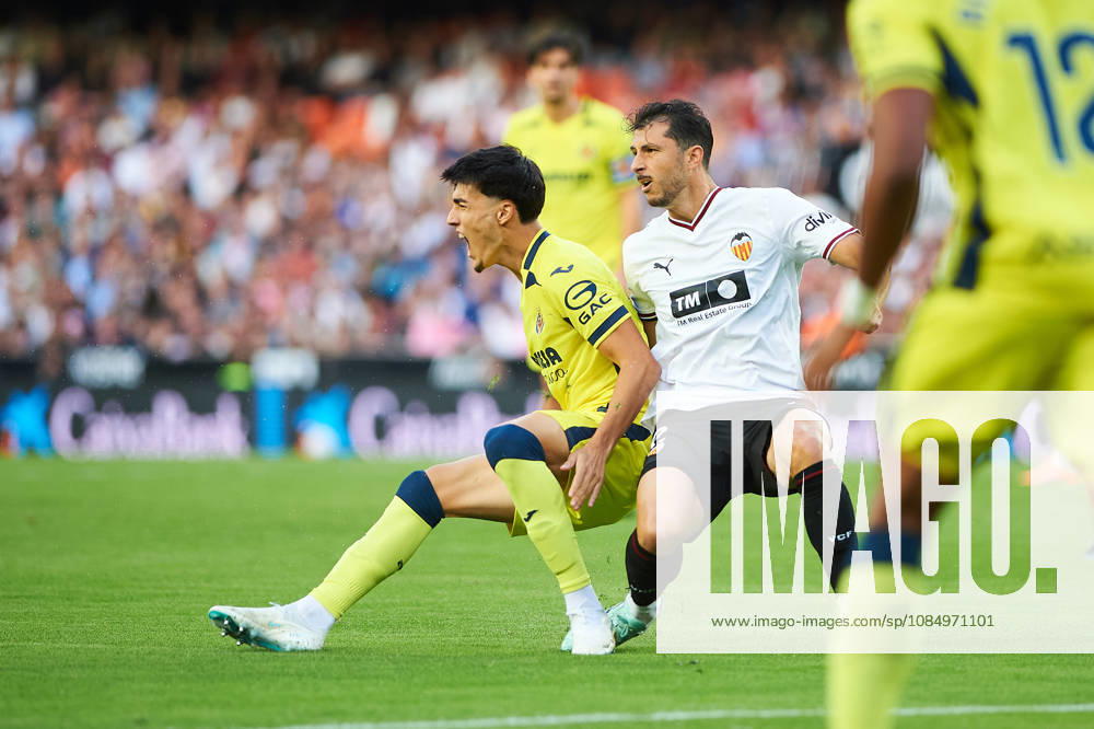 Carlos Macia of Villarreal CF and Guido Rodriguez of Valencia CF during the LaLiga EA Sports match between Valencia CF and Villarreal CF at Mestalla on October 24, 2026, in Valencia, Spain