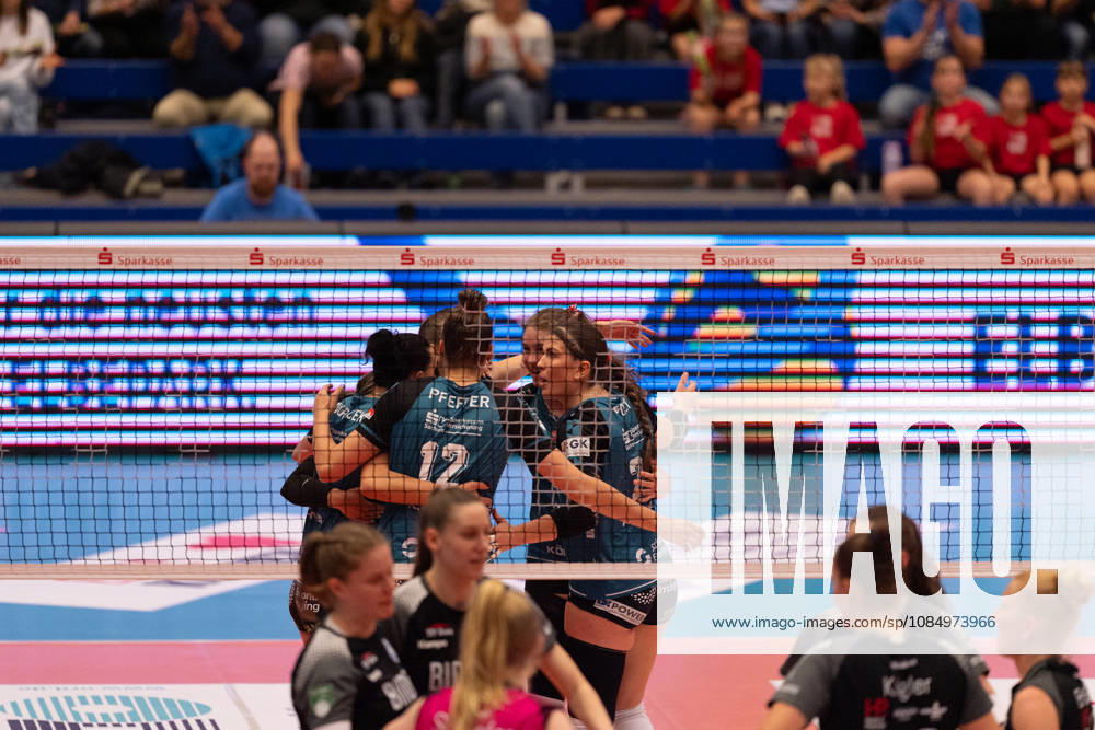 Pictured: Team huddle after the match between Dresdner SC 24 and 10 2026, Dresdner SC Binder Blaubären and TSV Flacht, DEKRA 1 Bundesliga Women, Volleyball, Germany, Dresden, Cyberport Arena