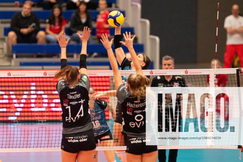 In the photo: Block by Anni Tändler 14, Binder Blaubären TSV Flacht 24, October 10, 2026, Dresdner SC Binder Blaubären TSV Flacht, DEKRA 1 Bundesliga Women, Volleyball, Germany, Dresden, Cyberport Arena