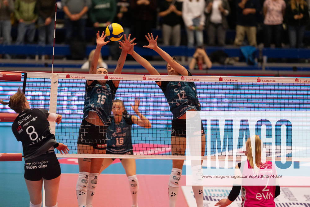 In the photo: Block by 715 and Mette Marleen Pfeffer 12, Dresdner SC 24 10 2026, Dresdner SC Binder Blaubären vs. TSV Flacht, DEKRA 1 Bundesliga Women, Volleyball, Germany, Dresden, Cyberport Arena