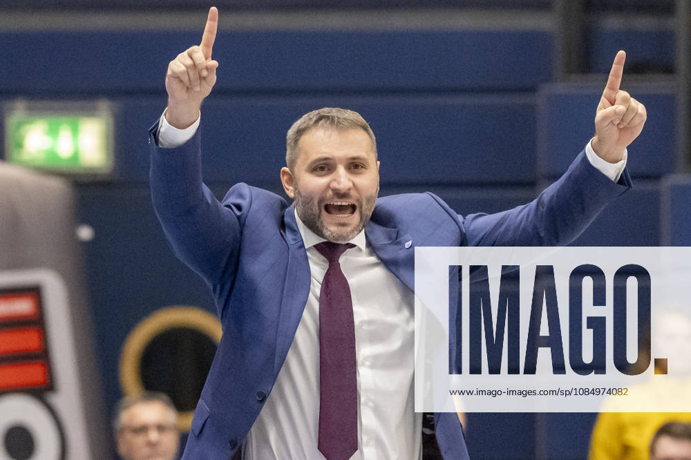 EasyCredit Basketball Bundesliga 2026–2027: Syntainics MBC vs. Rostock Seawolves, Weissenfels, Germany, October 24, 2026. Pictured: Head Coach Vladimir Jovanovic of Weissenfels gesturing at the Weissenfels Stadthalle in Weissenfels, Saxony-Anhalt, Germany