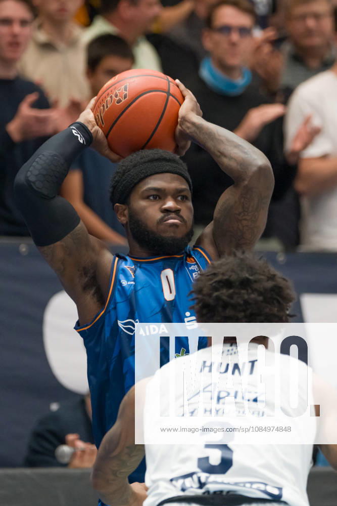 TJ Crockett Jr. Rostock, 0, DeLonnie Hunt MBC, 3, Syntainics MBC vs. Rostock Seawolves, BBL, Men s Basketball 1st Bundesliga, Matchday 6 of the 2026–27 season, October 24, 2026, Weißenfels Stadthalle, Saxony-Anhalt, Germany