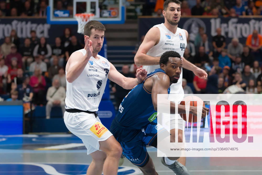 Spencer Reaves (MBC), 31, Johnathan Stove (Rostock), 22, Jure Planinic (MBC), 44, Syntainics (MBC) vs. Rostock Seawolves, BBL, Men’s Basketball 1st Bundesliga, Matchday 6 of the 2026–27 season, October 24, 2026, Weißenfels Stadthalle, Saxony-Anhalt, Germany