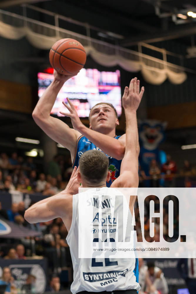 Artur Konontsuk (Rostock), 34, Borisa Simanic (MBC), 22, Syntainics MBC vs. Rostock Seawolves, BBL, Men s Basketball 1st Bundesliga, Matchday 6 of the 2026–27 season, October 24, 2026, Weißenfels Stadthalle, Saxony-Anhalt, Germany