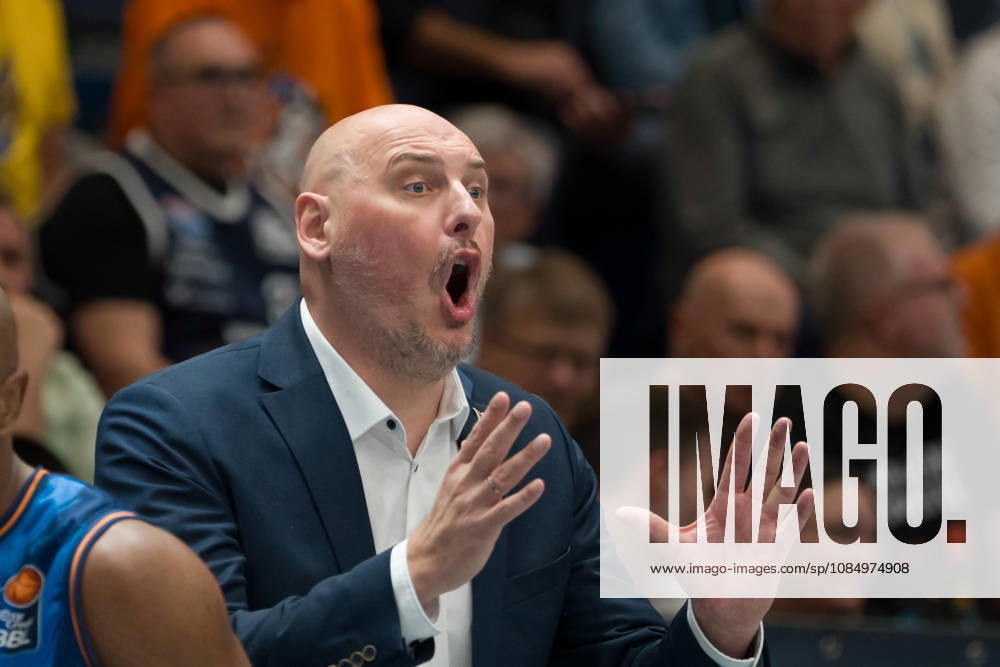 Przemyslaw Frasunkiewicz, Rostock, Head Coach, Syntainics MBC vs. Rostock Seawolves, BBL, Men s Basketball 1st Bundesliga, Matchday 6 of the 2026–27 season, October 24, 2026, Weißenfels Stadthalle, Saxony-Anhalt, Germany