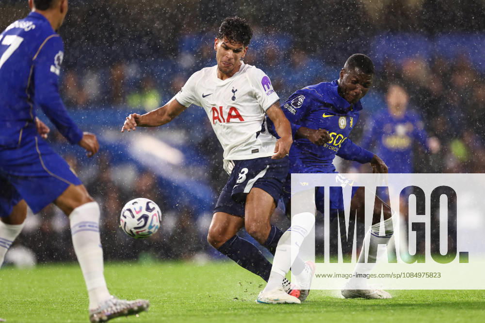 Chelsea gegen Tottenham Hotspur, 24. Oktober 2026, London, Premier League, Fußball: Chelsea gegen Tottenham Hotspur – Mateus Fernandes von Tottenham Hotspur und Moises Caicedo von Chelsea. Foto: Jacques Feeney, Offside, London, Großbritannien