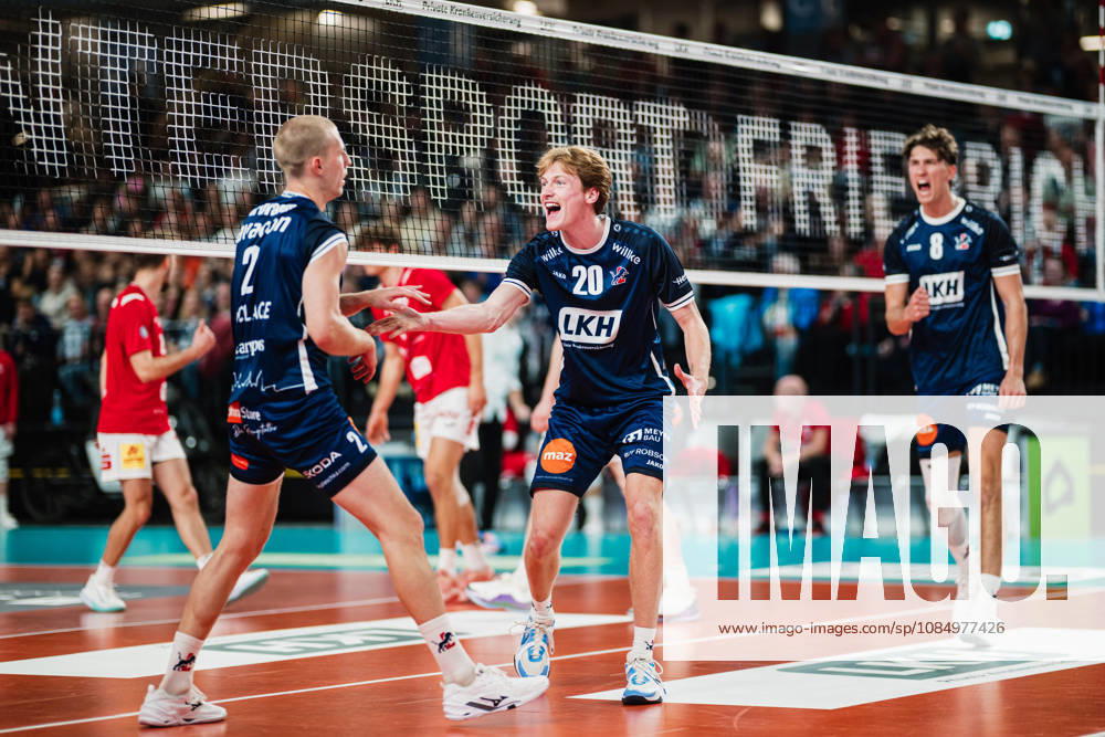 VBL SVG Lüneburg vs. SV Warnemünde, October 24, 2026; Patrick Kyle Rogers 20; SVG Lüneburg celebrates with Daniel Gruvaeus 2, SVG Lüneburg Volleyball, Bundesliga, Matchday 2, SVG Lüneburg vs. SV Warnemünde on October 24, 2026, at the LKH Arena, Lüneburg