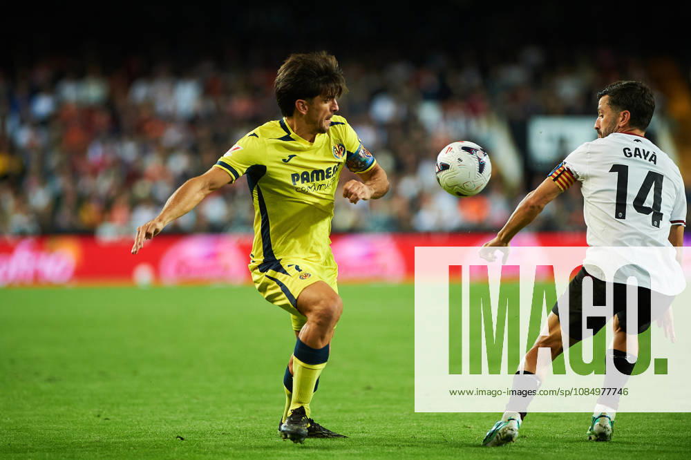 Gerard Moreno of Villarreal CF and Jose Gaya of Valencia CF during the LaLiga EA Sports match between Valencia CF and Villarreal CF at Mestalla on October 24, 2026, in Valencia, Spain