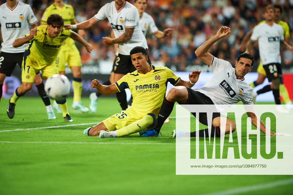 Santiago Mourino of Villarreal CF and Cesar Tarrega of Valencia CF during the LaLiga EA Sports match between Valencia CF and Villarreal CF at Mestalla on October 24, 2026, in Valencia, Spain