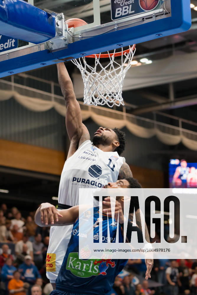 Anthony Gaines MBC, 11, Zach Copeland Rostock, 2, Syntainics MBC vs. Rostock Seawolves, BBL, Men s Basketball 1st Bundesliga, Matchday 6 of the 2026–27 season, October 24, 2026, Weißenfels Stadthalle, Saxony-Anhalt, Germany