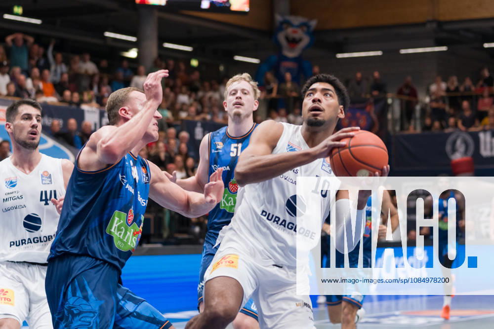 Artur Konontsuk, Rostock, 34; Kostja Mushidi, MBC, 10; Syntainics MBC vs. Rostock Seawolves, BBL, Men s Basketball 1st Bundesliga, Matchday 6 of the 2026–27 season, October 24, 2026, Weißenfels Stadthalle, Saxony-Anhalt, Germany