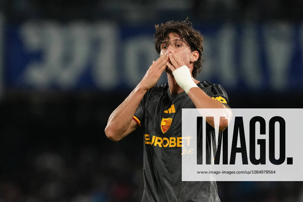 Leonardo Balerdi of AS Roma celebrates after scoring the goal of 2-2 during the Serie A football match between SSC Napoli and AS Roma at Stadio Diego Armando Maradona in Napoli (Italy), October 24, 2026. AntoniettaxBaldassarre