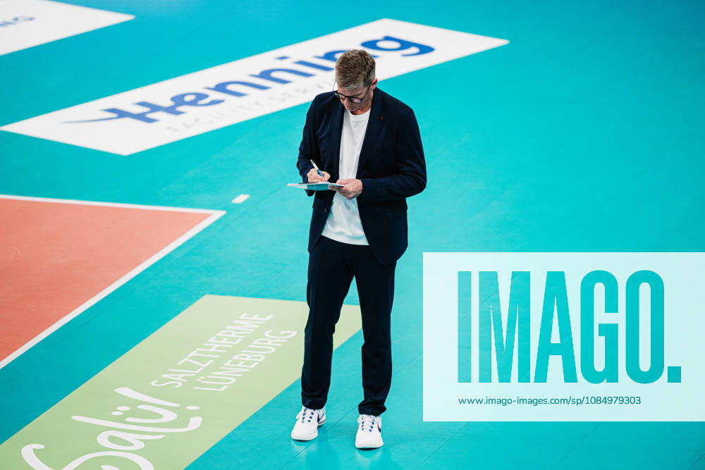 VBL SVG Lüneburg vs. SV Warnemünde, October 24, 2026; Stefan Hübner, Coach, SVG Lüneburg Volleyball, Bundesliga, Matchday 2, SVG Lüneburg vs. SV Warnemünde on October 24, 2026, at the LKH Arena, Lüneburg