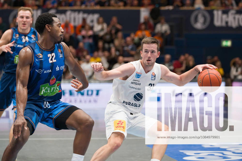 Johnathan Stove Rostock, 22, Spencer Reaves MBC, 31, Syntainics MBC vs. Rostock Seawolves, BBL, Men s Basketball 1st Bundesliga, Matchday 6 of the 2026–27 season, October 24, 2026, Weißenfels Stadthalle, Saxony-Anhalt, Germany