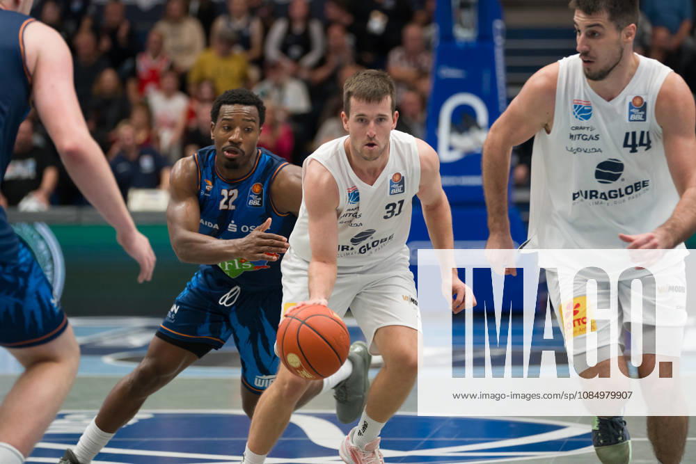 Johnathan Stove Rostock, 22, Spencer Reaves MBC, 31, Syntainics MBC vs. Rostock Seawolves, BBL, Men s Basketball 1st Bundesliga, Matchday 6 of the 2026–27 season, October 24, 2026, Weißenfels Stadthalle, Saxony-Anhalt, Germany
