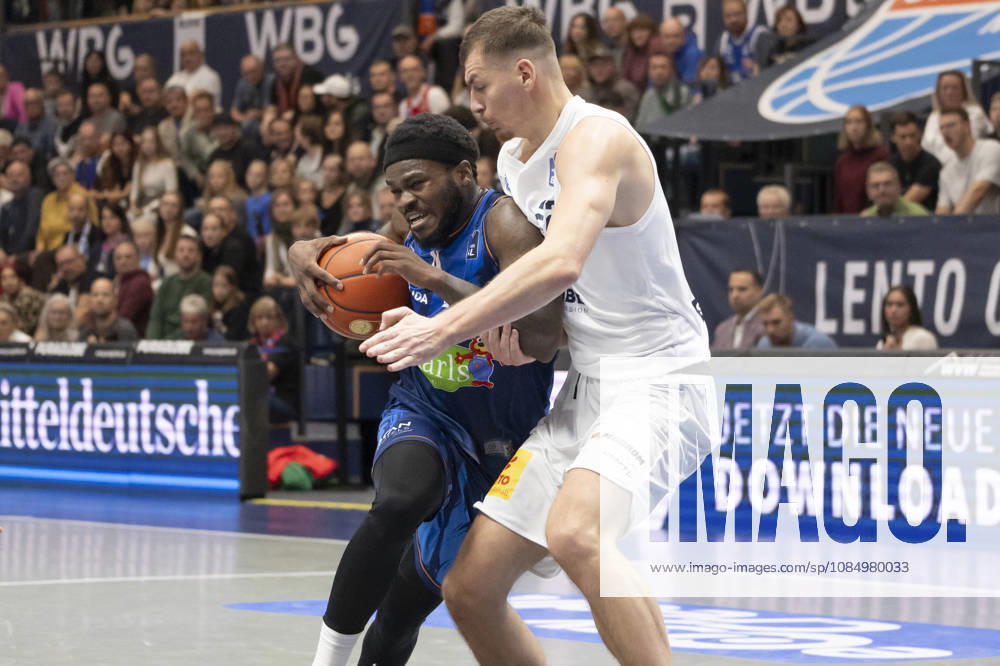 EasyCredit Basketball Bundesliga 2026–2027: Syntainics MBC vs. Rostock Seawolves, Weissenfels, Germany, October 24, 2026. Pictured, from left: TJ Jr. Crockett (Rostock) and Borisa Simanic (Weissenfels). Weissenfels Stadthalle, Weissenfels, Saxony-Anhalt, Germany