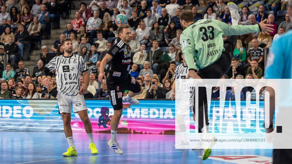 Frieder Bandlow (HC Erlangen), No. 02, shooting at Andreas Wolff (THW Kiel), No. 33, GER, HC Erlangen vs. THW Kiel, Handball, Opel Handball Bundesliga, Matchday 10, 2026–2027 season, October 24, 2026, GER, HC Erlangen vs. THW Kiel, Handball, Opel Handball Bundesliga, Matchday 10, 2026–2027 season, October 24, 2026, Nuremberg