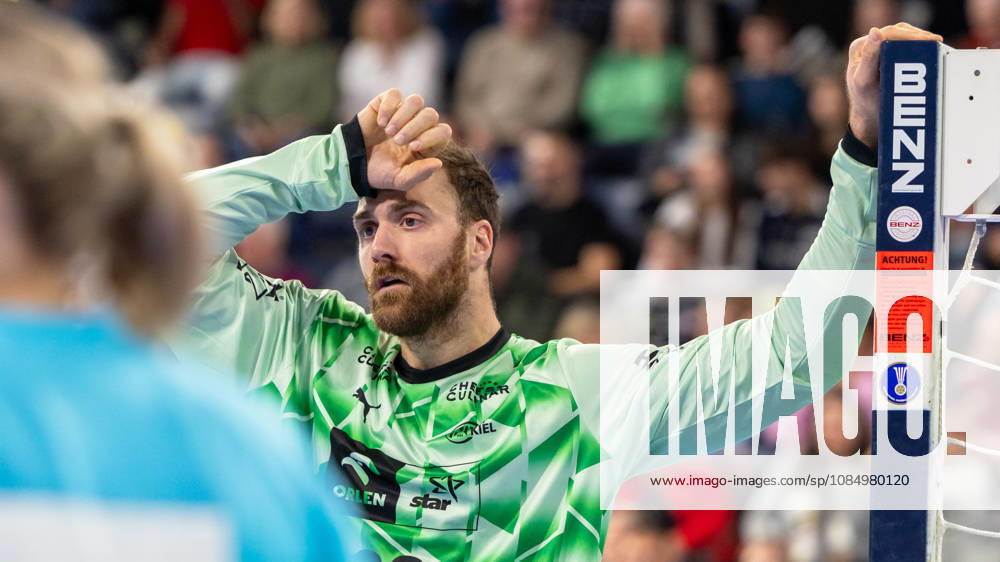 Goalkeeper Andreas Wolff of THW Kiel, 33, was put to the test in the match against Erlangen and was substituted in the second half. GER, HC Erlangen vs. THW Kiel, Handball, Opel Handball Bundesliga, Matchday 10, 2026–2027 season, October 24, 2026, GER, HC Erlangen vs. THW Kiel, Handball, Opel Handball Bundesliga, Matchday 10, 2026–2027 season, October 24, 2026, Nuremberg