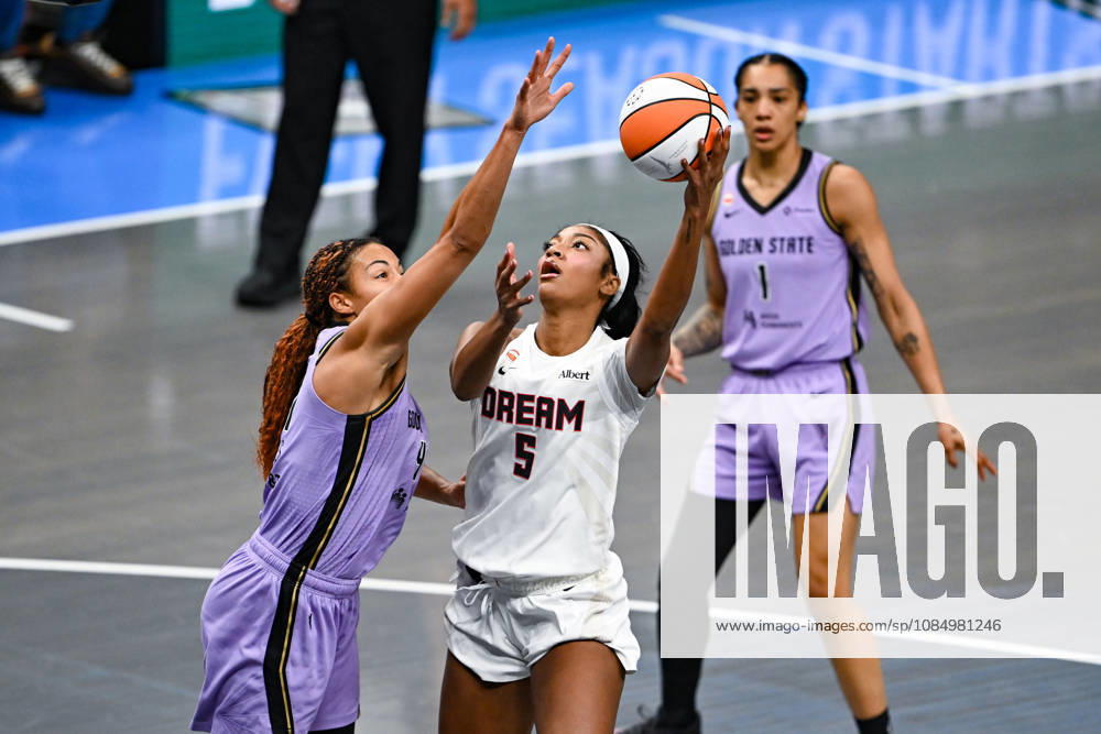 ATLANTA, GA - OCTOBER 24: Atlanta forward Angel Reese (5) drives to the basket during Game Four of the WNBA, Basketball Damen, USA finals between the Golden State Valkyries and the Atlanta Dream on October 24th, 2026 at State Farm Arena in Atlanta, GA. (Photo by Rich von Biberstein Icon Sportswire) WNBA: OCT 24 Finals Golden State Valkyries at Atlanta Dream Icon261024001