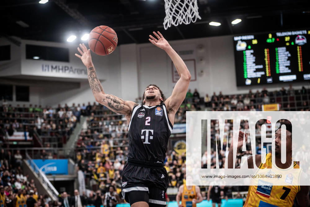 Alijah Comithier, Telekom Baskets Bonn, 02 missed shot under the basket; Elijah Hughes, MHP RIESEN Ludwigsburg, 07 GER, MHP Riesen Ludwigsburg vs. Telekom Baskets Bonn, Basketball Bundesliga, easycredit BBL, Matchday 6, 2026–2027 season, October 24, 2026, GER, MHP Riesen Ludwigsburg vs. Telekom Baskets Bonn, Basketball Bundesliga, easycredit BBL, Matchday 6, 2026–2027 season, October 24, 2026, Ludwigsburg