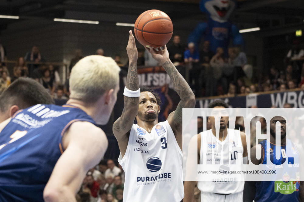 EasyCredit Basketball Bundesliga 2026–2027: Syntainics MBC vs. Rostock Seawolves, Weissenfels, Germany, October 24, 2026. Pictured, from left: DeLonnie Hunt (Weissenfels) and Kostja Mushidi (Weissenfels). Weissenfels Stadthalle, Weissenfels, Saxony-Anhalt, Germany