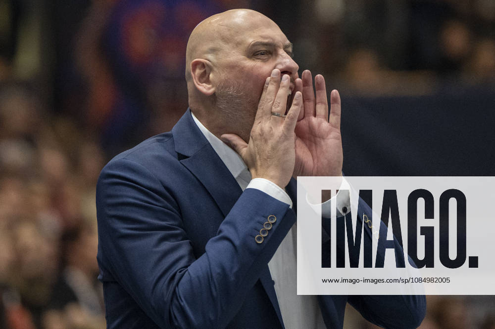 EasyCredit Basketball Bundesliga 2026–2027: Syntainics MBC vs. Rostock Seawolves, Weissenfels, Germany, October 24, 2026. Pictured: Rostock Head Coach Przemyslaw Frasunkiewicz gesturing at the Weissenfels City Hall in Weissenfels, Saxony-Anhalt, Germany