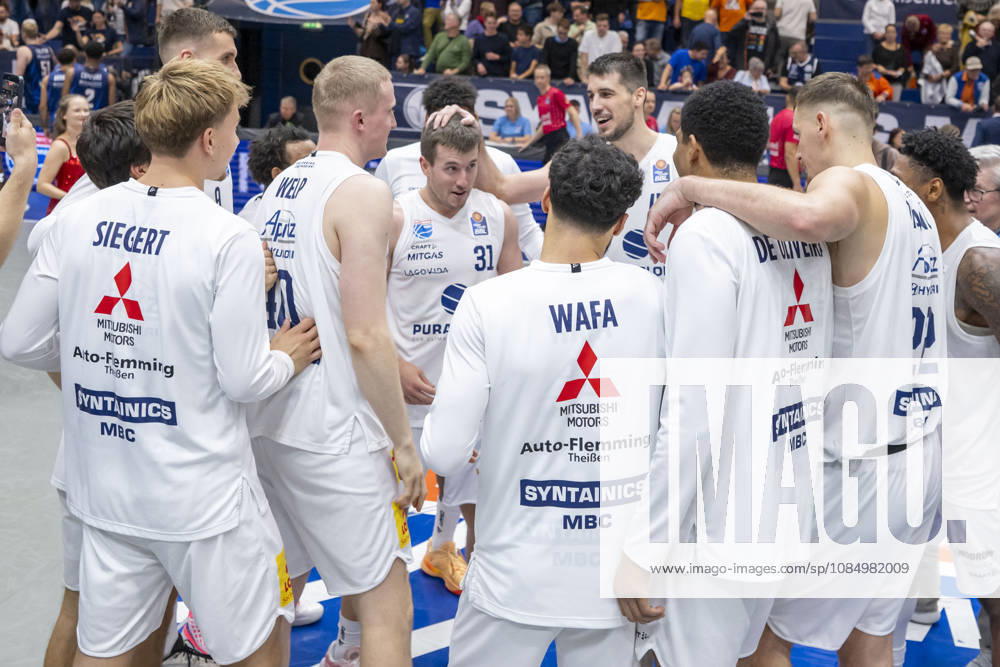 EasyCredit Basketball Bundesliga 2026–2027: Syntainics MBC vs. Rostock Seawolves, Weissenfels, Germany, October 24, 2026. Pictured: The Syntainics MBC team celebrates its victory over the Rostock Seawolves at the Weissenfels Stadthalle in Weissenfels, Saxony-Anhalt, Germany.