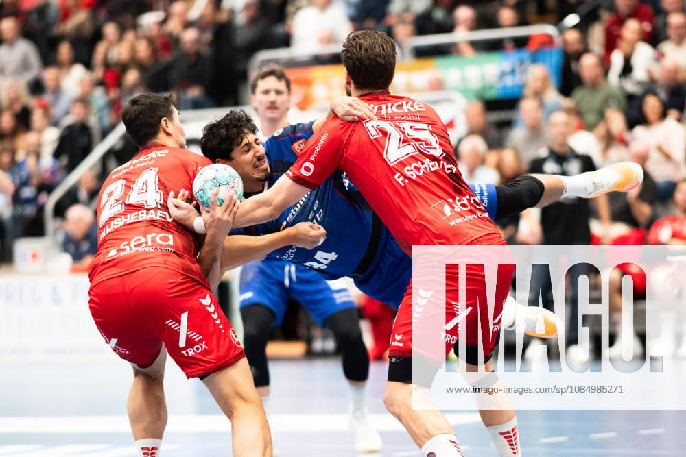 Yonatan Dayan, HBW Balingen Weilstetten, 34, at the circle, under heavy pressure from Daniel Dujshebaev, MT Melsungen 24, and Olle Forsell Schefvert, MT Melsungen 25, HBW Balingen Weilstetten vs. MT Melsungen GER, Opel 1 Handball Bundesliga, Championship, Matchday 10, 2026–2027 season, October 24, 2026, Eibner Press Photo by Andreas Ulmer: HBW Balingen Weilstetten vs. MT Melsungen GER, Opel 1 Handball Bundesliga, Championship, Matchday 10, 2026–2027 Season, October 24, 2026, Balingen