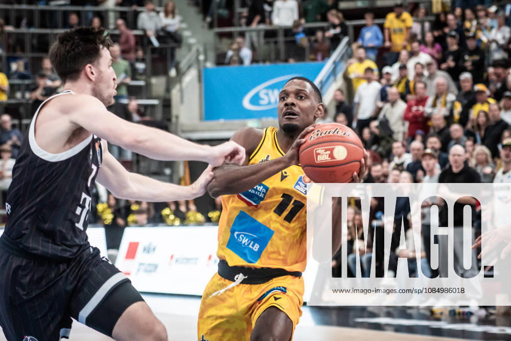 Darius Perry, MHP Riesen Ludwigsburg, 11 vs. Grayson Murphy, Telekom Baskets Bonn, 07 GER, MHP Riesen Ludwigsburg vs. Telekom Baskets Bonn, Basketball Bundesliga, easycredit BBL, Matchday 6, 2026–2027 Season, October 24, 2026 GER, MHP Riesen Ludwigsburg vs. Telekom Baskets Bonn, Basketball Bundesliga, easycredit BBL, Matchday 6, 2026–2027 season, October 24, 2026 Ludwigsburg