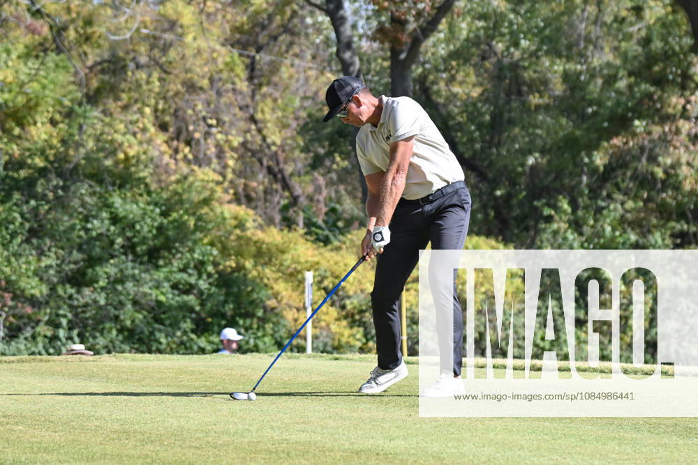 ST. LOUIS , MO - OCTOBER 24: Henrik Stenson of Sweden lines up his tee shot on the fifth hole during the second round of the PGA, Golf Herren TOUR Champions Stifel Charity Classic on Saturday October 24th, 2026 at Norwood Hills Country Club in St. Louis, MO (Photo by Rick Ulreich Icon Sportswire) GOLF: OCT 24 PGA TOUR Champions Stifel Charity Classic Icon4043217