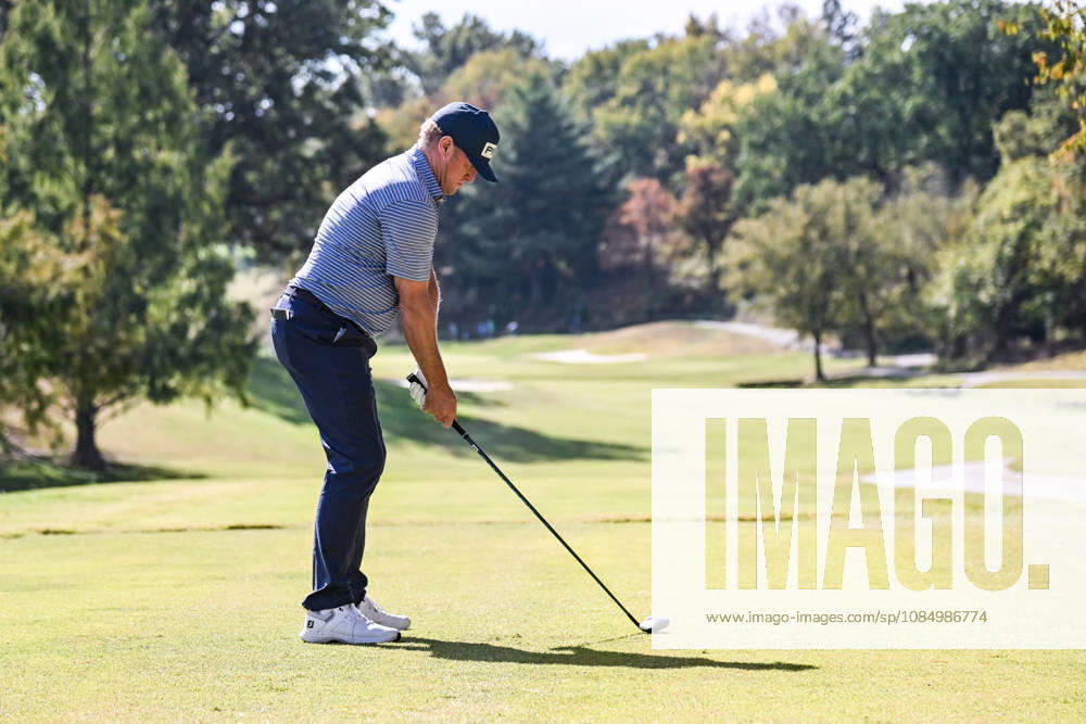 ST. LOUIS , MO - OCTOBER 24: Jamie Donaldson of Wales lines up his tee shot on the fifth hole during the second round of the PGA, Golf Herren TOUR Champions Stifel Charity Classic on Saturday October 24th, 2026 at Norwood Hills Country Club in St. Louis, MO (Photo by Rick Ulreich Icon Sportswire) GOLF: OCT 24 PGA TOUR Champions Stifel Charity Classic Icon4191229