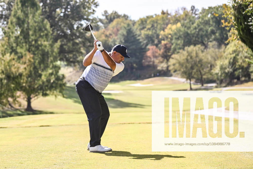 ST. LOUIS , MO - OCTOBER 24: Angel Cabrera of Argentina starts his swing on the fifth tee during the second round of the PGA, Golf Herren TOUR Champions Stifel Charity Classic on Saturday October 24th, 2026 at Norwood Hills Country Club in St. Louis, MO (Photo by Rick Ulreich Icon Sportswire) GOLF: OCT 24 PGA TOUR Champions Stifel Charity Classic Icon4222233