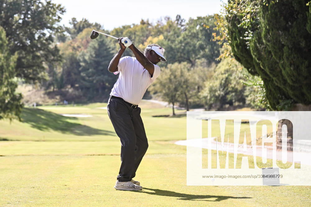 ST. LOUIS , MO - OCTOBER 24: Vijay Singh of Fiji starts his swing on the fifth tee during the second round of the PGA, Golf Herren TOUR Champions Stifel Charity Classic on Saturday October 24th, 2026 at Norwood Hills Country Club in St. Louis, MO (Photo by Rick Ulreich Icon Sportswire) GOLF: OCT 24 PGA TOUR Champions Stifel Charity Classic Icon4233234