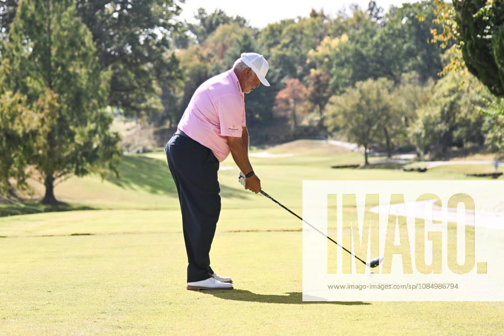 ST. LOUIS , MO - OCTOBER 24: Darren Clarke of the Bahamas lines up his tee shot on the fifth hole during the second round of the PGA, Golf Herren TOUR Champions Stifel Charity Classic on Saturday October 24th, 2026 at Norwood Hills Country Club in St. Louis, MO (Photo by Rick Ulreich Icon Sportswire) GOLF: OCT 24 PGA TOUR Champions Stifel Charity Classic Icon4285245