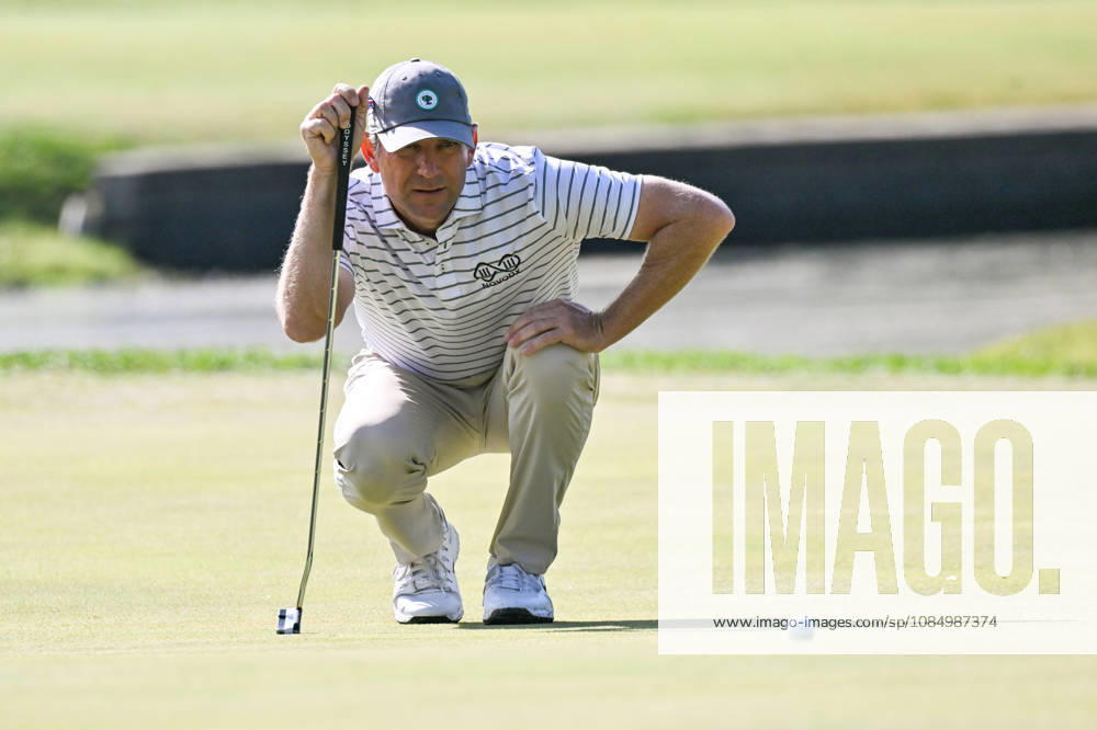 ST. LOUIS , MO - OCTOBER 24: George McNeill of the United States lines up his putt on the fourth green during the second round of the PGA, Golf Herren TOUR Champions Stifel Charity Classic on Saturday October 24th, 2026 at Norwood Hills Country Club in St. Louis, MO (Photo by Rick Ulreich Icon Sportswire) GOLF: OCT 24 PGA TOUR Champions Stifel Charity Classic Icon5557202