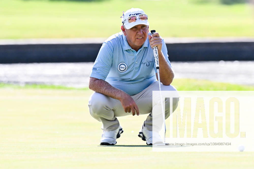 ST. LOUIS , MO - OCTOBER 24: Scott Parel of the United States lines up his putt on the fourth green during the second round of the PGA, Golf Herren TOUR Champions Stifel Charity Classic on Saturday October 24th, 2026 at Norwood Hills Country Club in St. Louis, MO (Photo by Rick Ulreich Icon Sportswire) GOLF: OCT 24 PGA TOUR Champions Stifel Charity Classic Icon5817224