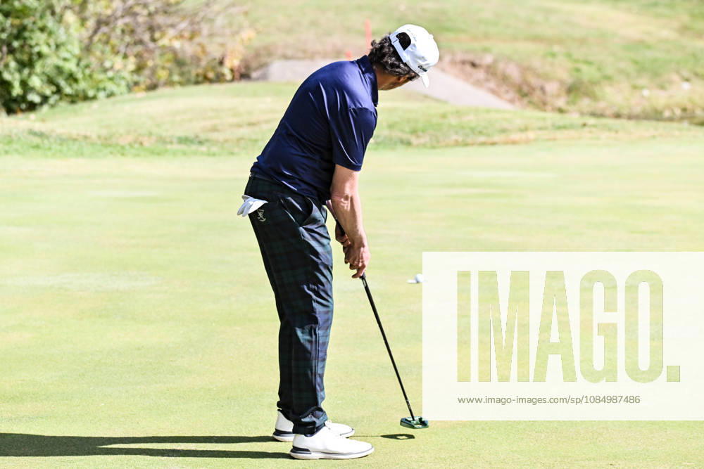 ST. LOUIS , MO - OCTOBER 24: Mark Hensby of Australia watches his long putt fall into the cup to save par on the fourth hole during the second round of the PGA, Golf Herren TOUR Champions Stifel Charity Classic on Saturday October 24th, 2026 at Norwood Hills Country Club in St. Louis, MO (Photo by Rick Ulreich Icon Sportswire) GOLF: OCT 24 PGA TOUR Champions Stifel Charity Classic Icon6001243
