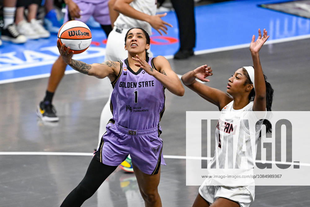 ATLANTA, GA - OCTOBER 24: Golden State forward Gabby Williams (1) drives to the basket during Game Four of the WNBA, Basketball Damen, USA finals between the Golden State Valkyries and the Atlanta Dream on October 24th, 2026 at State Farm Arena in Atlanta, GA. (Photo by Rich von Biberstein Icon Sportswire) WNBA: OCT 24 Finals Golden State Valkyries at Atlanta Dream Icon261024035